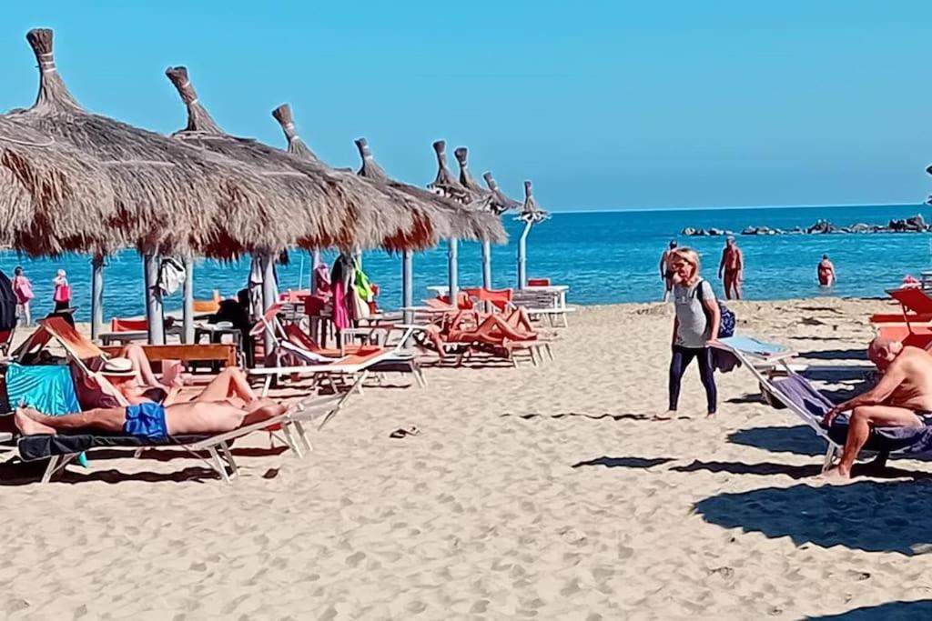 Casa Di Pipo - Appartamento Davanti Al Mare Пескара Екстер'єр фото
